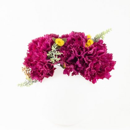 Ramillete de claveles y florecillas