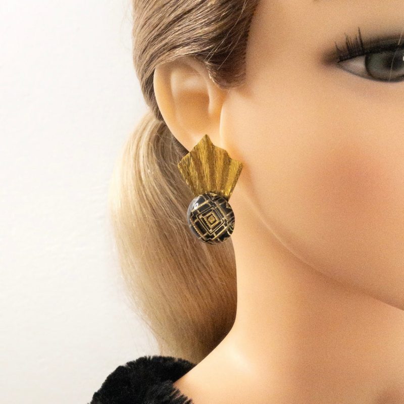 Pendientes Concha mini con tachuela geométrica - Imagen 2
